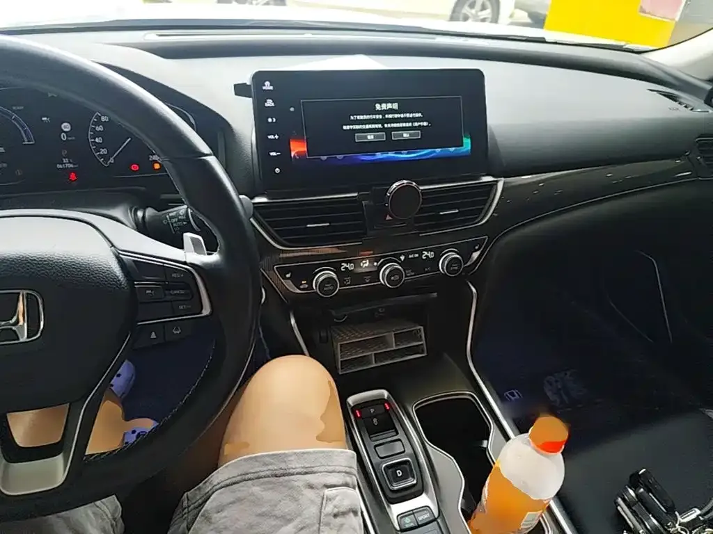 Honda Accord — фото 9