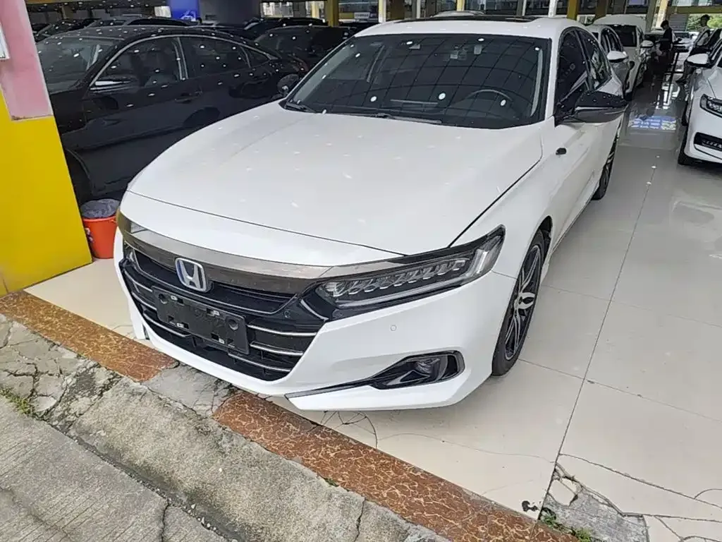 Honda Accord — фото 10