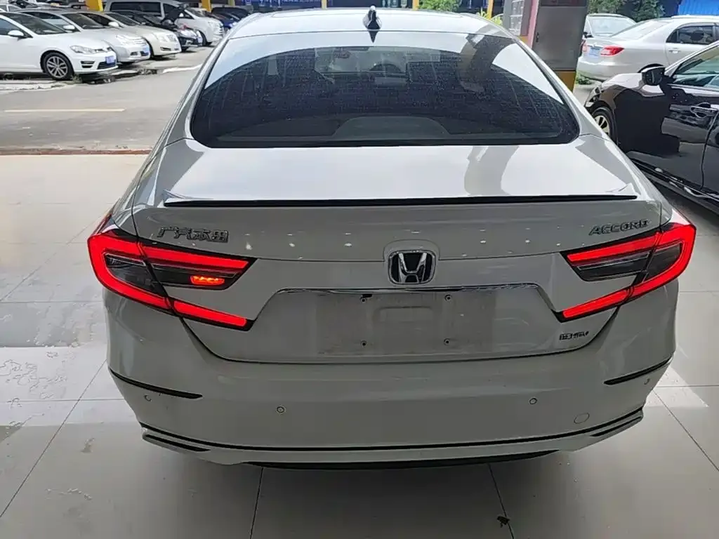 Honda Accord — фото 8