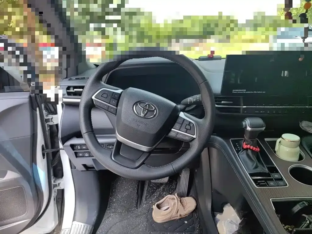 Toyota Granvia — фото 7