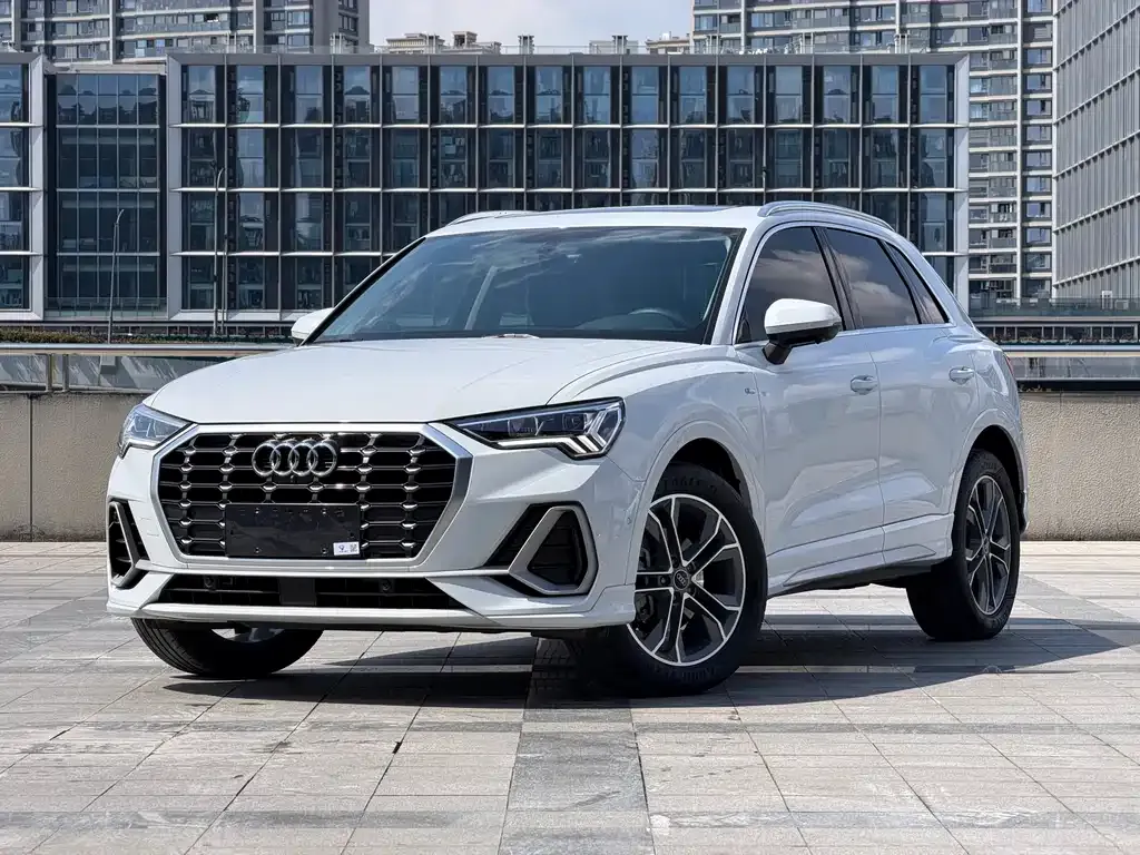 Audi Q3 — фото 1