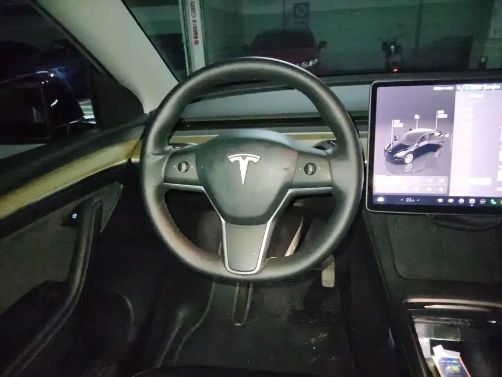 Tesla Model Y — фото 5