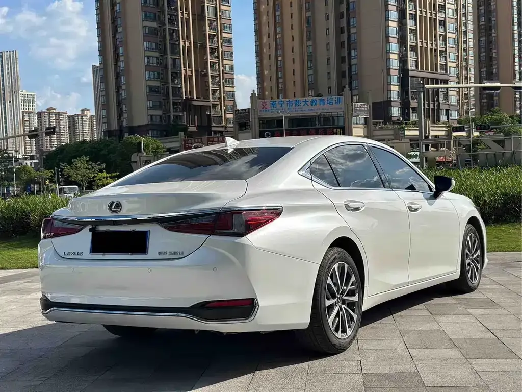 Lexus ES — фото 9