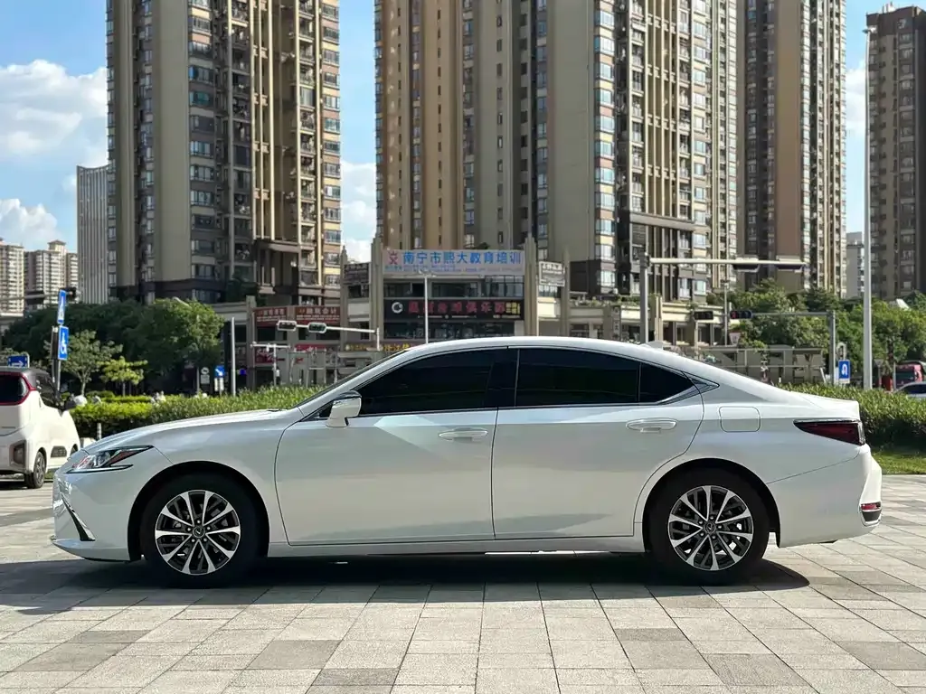 Lexus ES — фото 10
