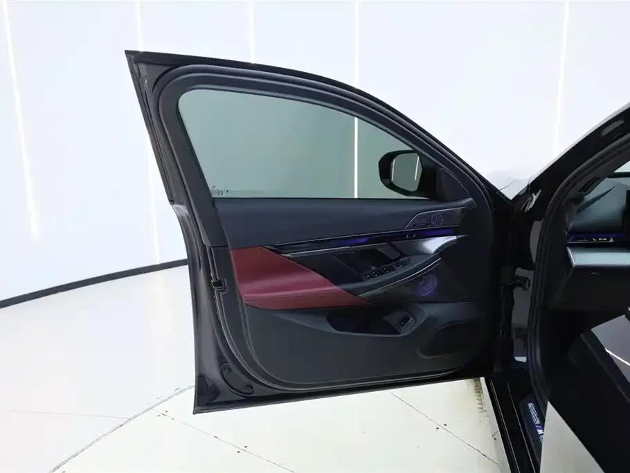 BMW i5 — фото 10