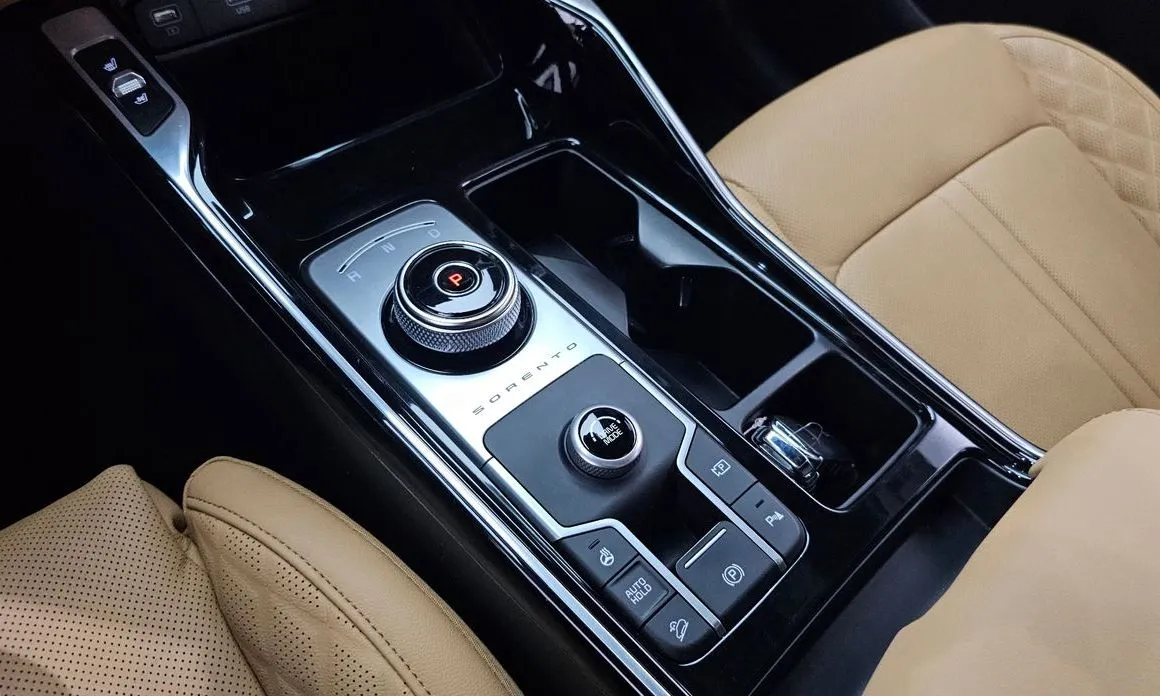 Kia Sorento — фото 9