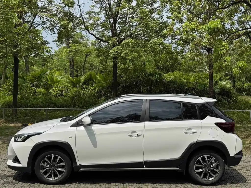 Toyota Yaris L — фото 9