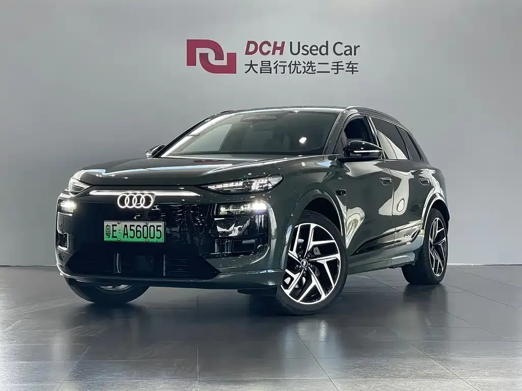 Audi Q6L e-tron — фото 1