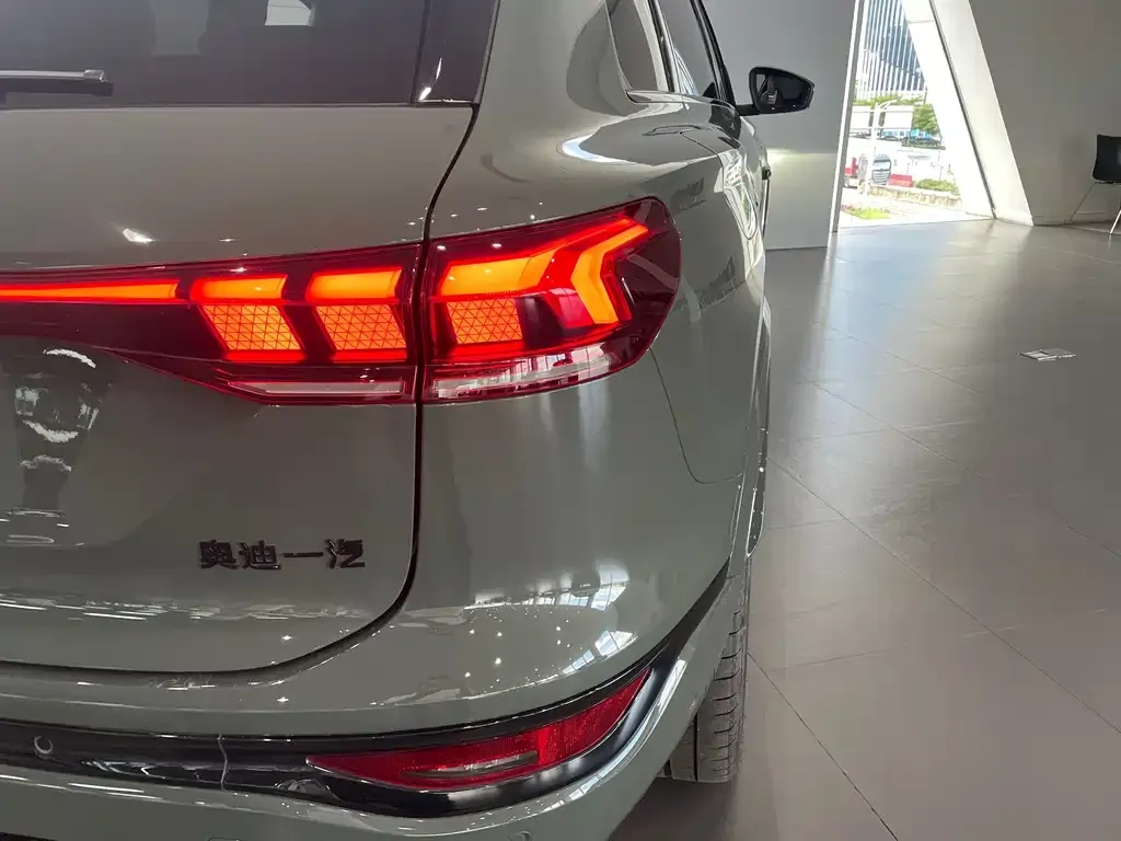 Audi Q6L e-tron — фото 10