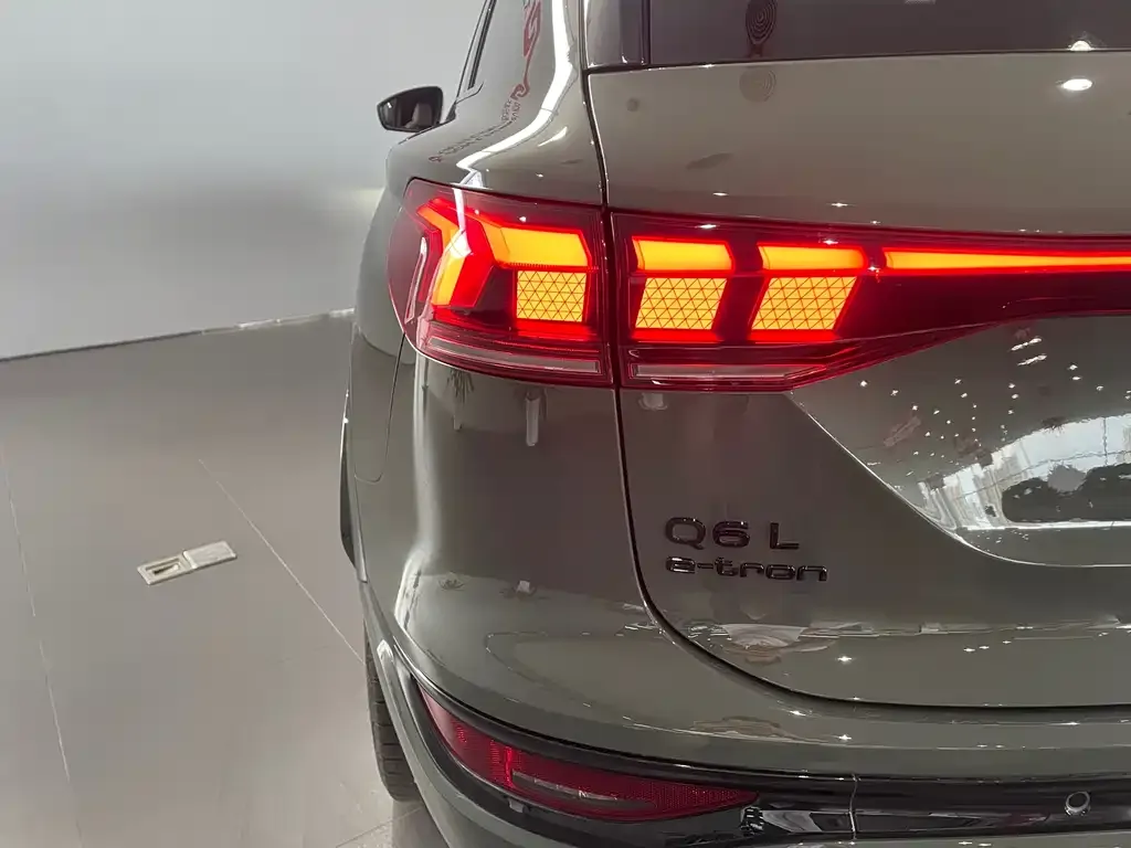 Audi Q6L e-tron — фото 5