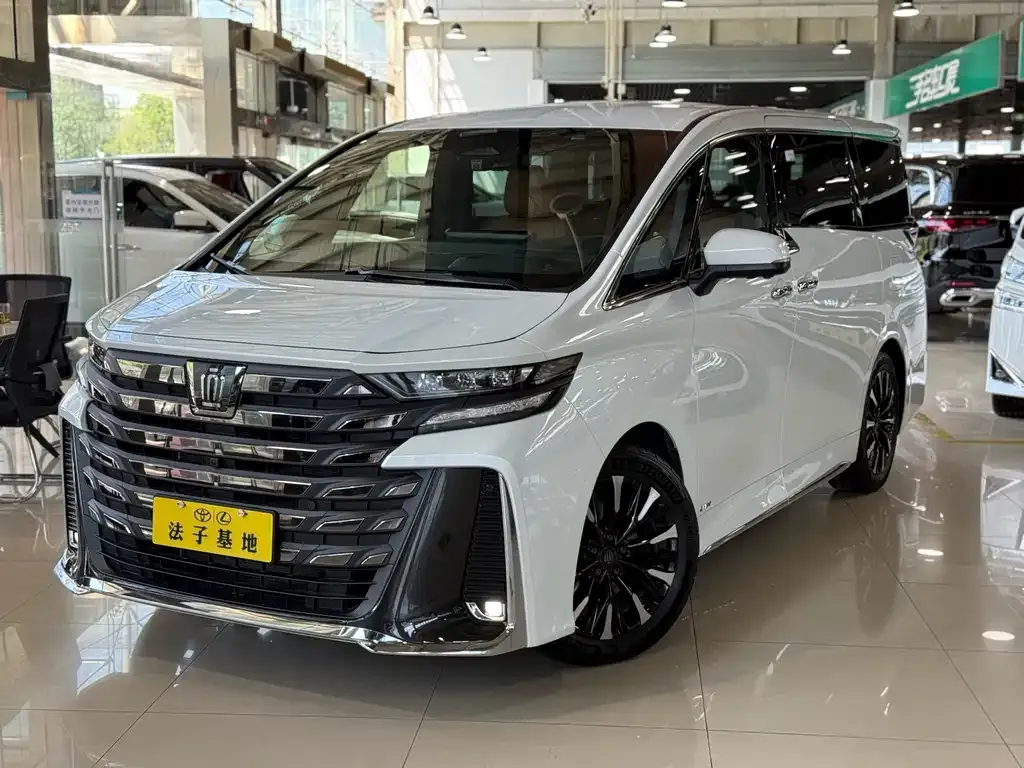 Toyota Vellfire — фото 1