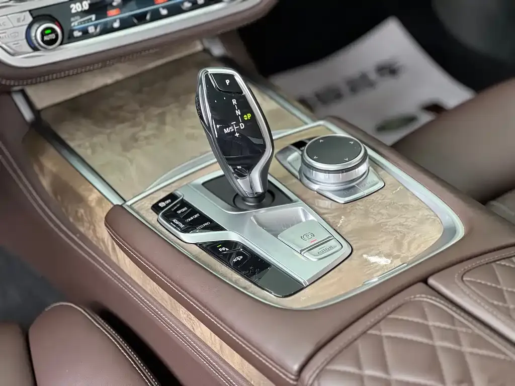 BMW 7 Series — фото 10
