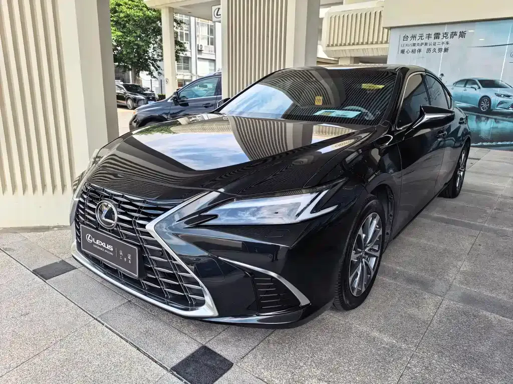 Lexus ES — фото 1