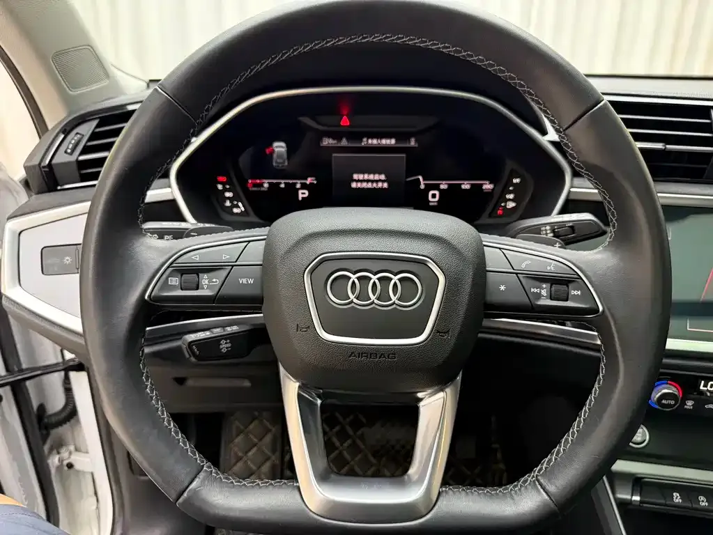 Audi Q3 — фото 8