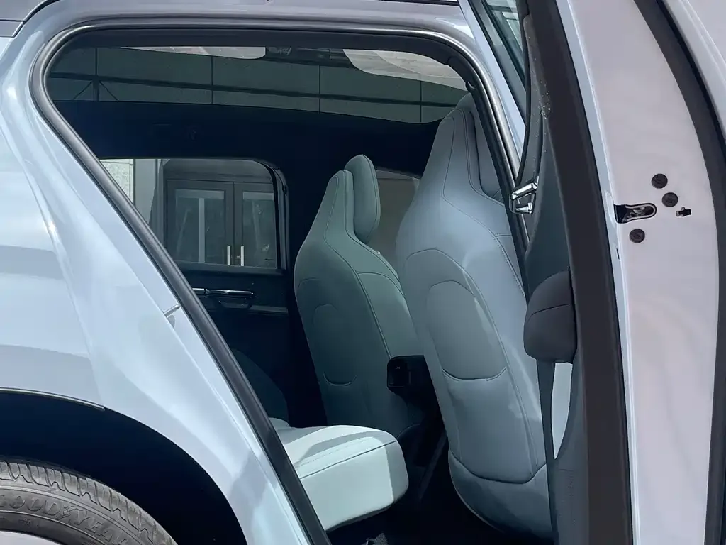 Volvo EX30 2026 из CN, фото 2