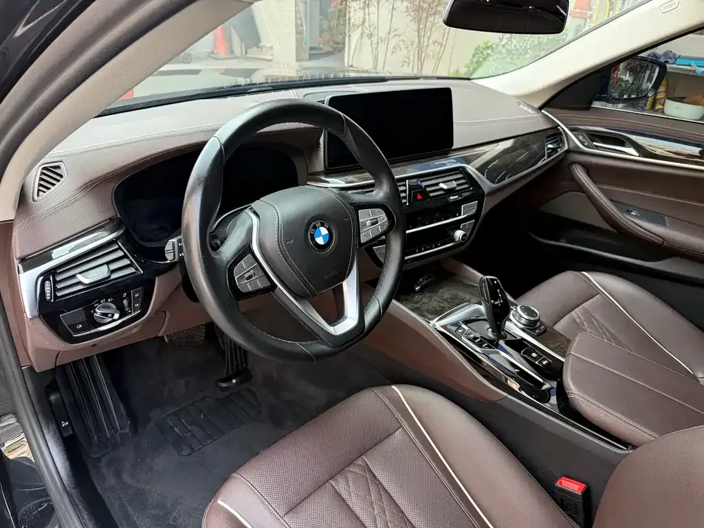 BMW 5 Series — фото 2