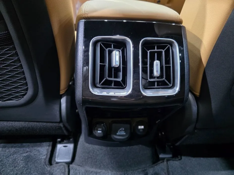 Kia Sorento — фото 10