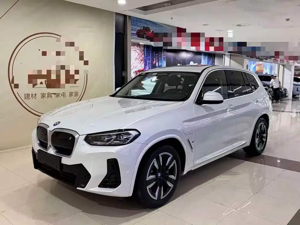 BMW iX3 — фото 1