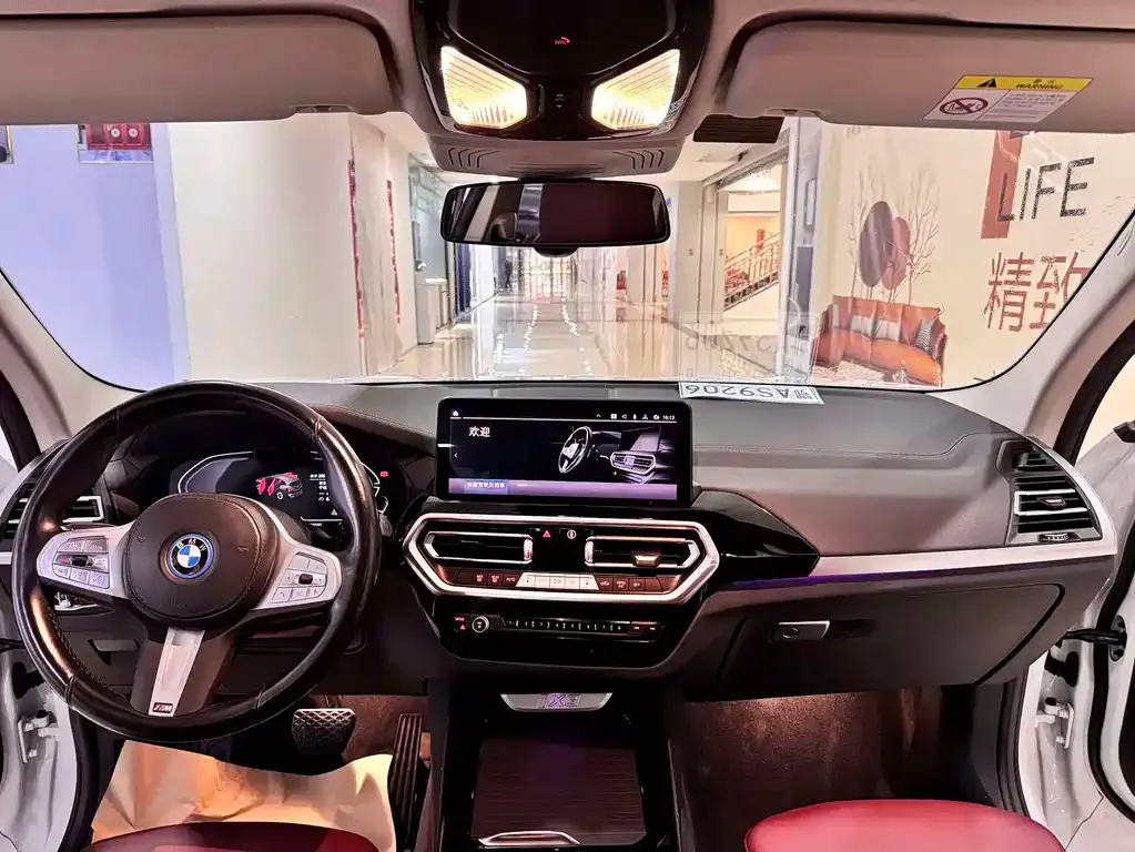 BMW iX3 — фото 10