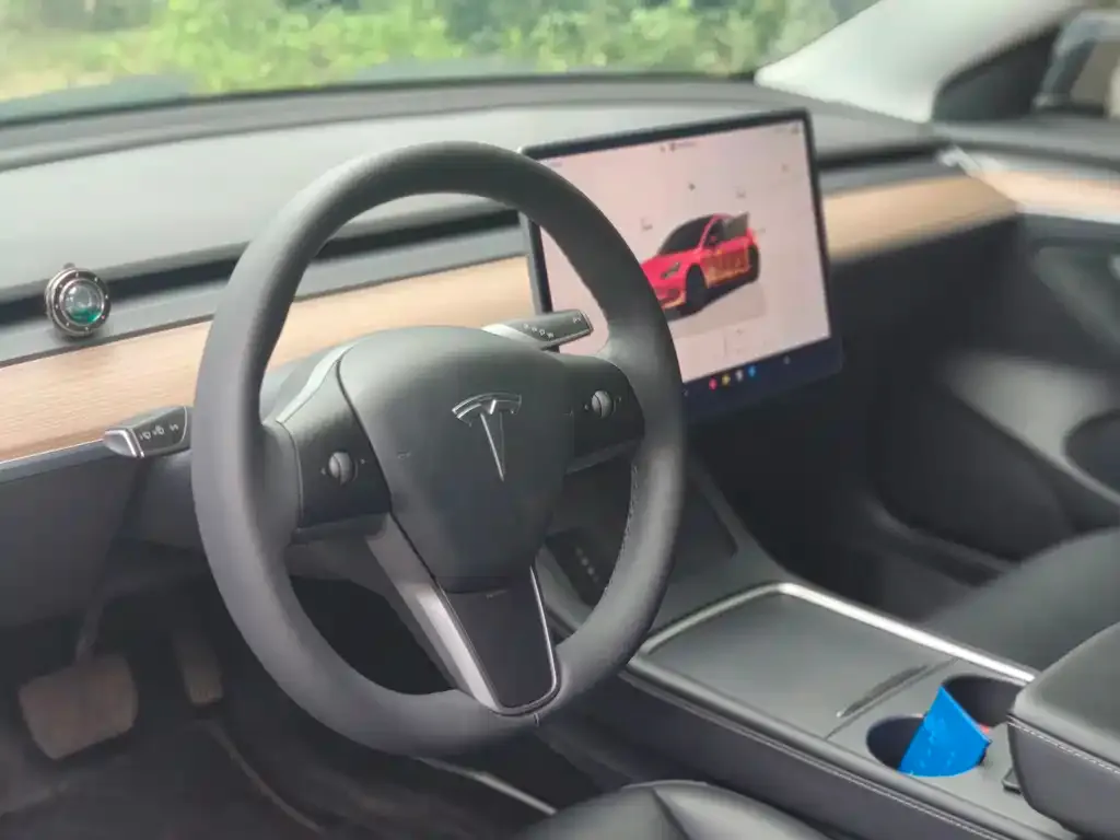 Tesla Model 3 — фото 6