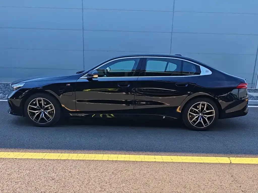 BMW i5 — фото 9