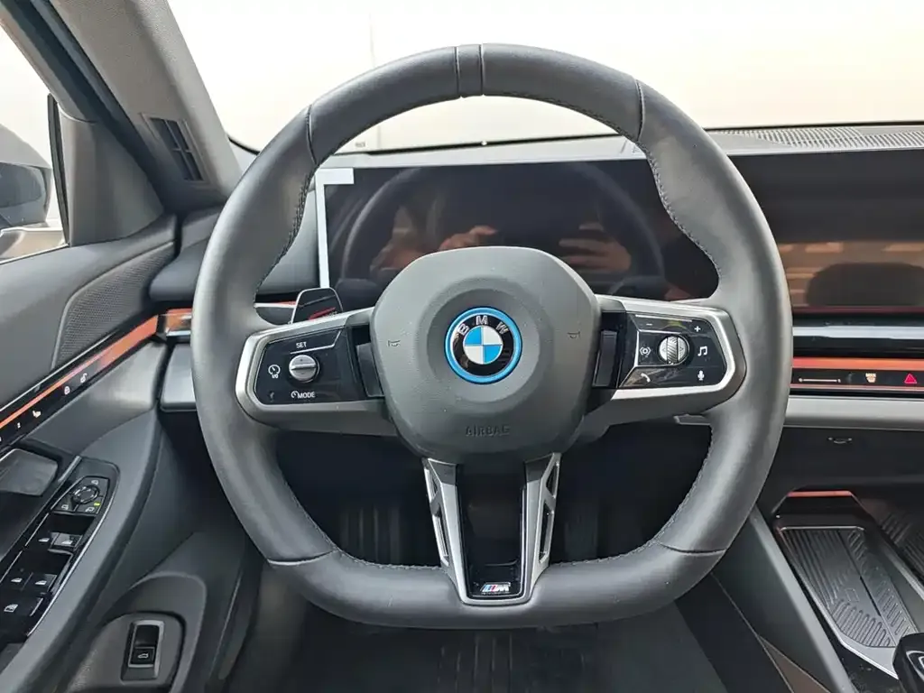 BMW i5 — фото 5