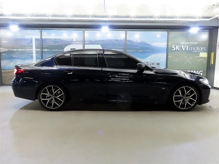 BMW 5-Series 2023 из KR, фото 2