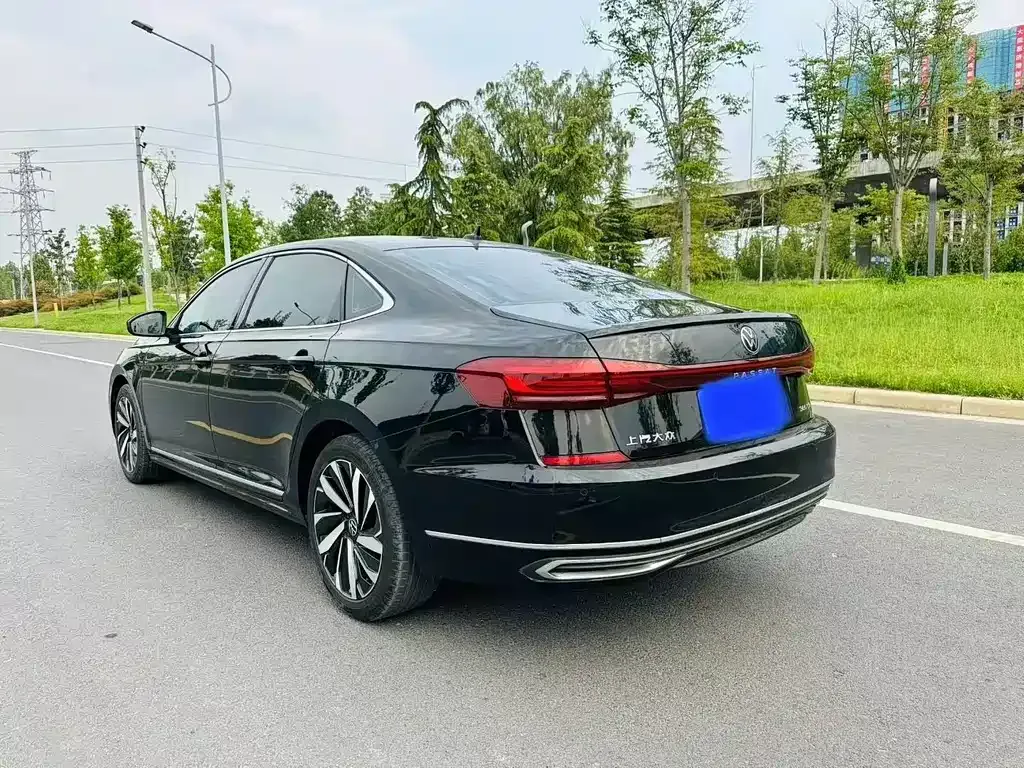 Volkswagen Passat — фото 9