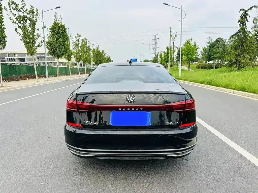 Volkswagen Passat — фото 7
