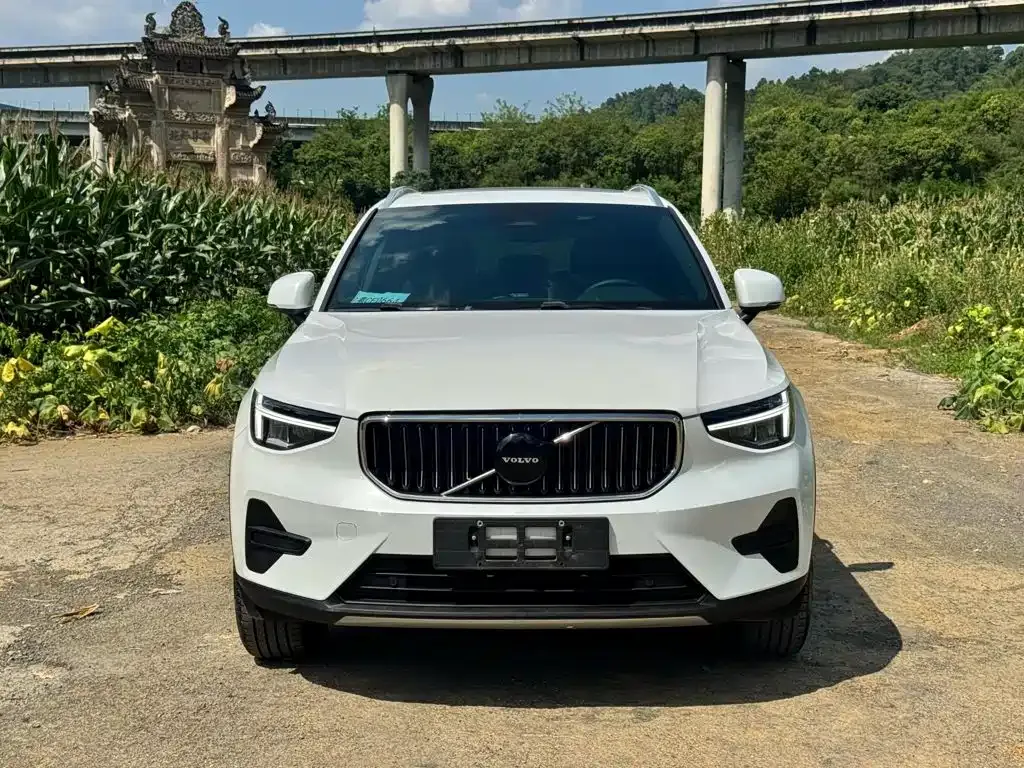 Volvo XC40 — фото 7