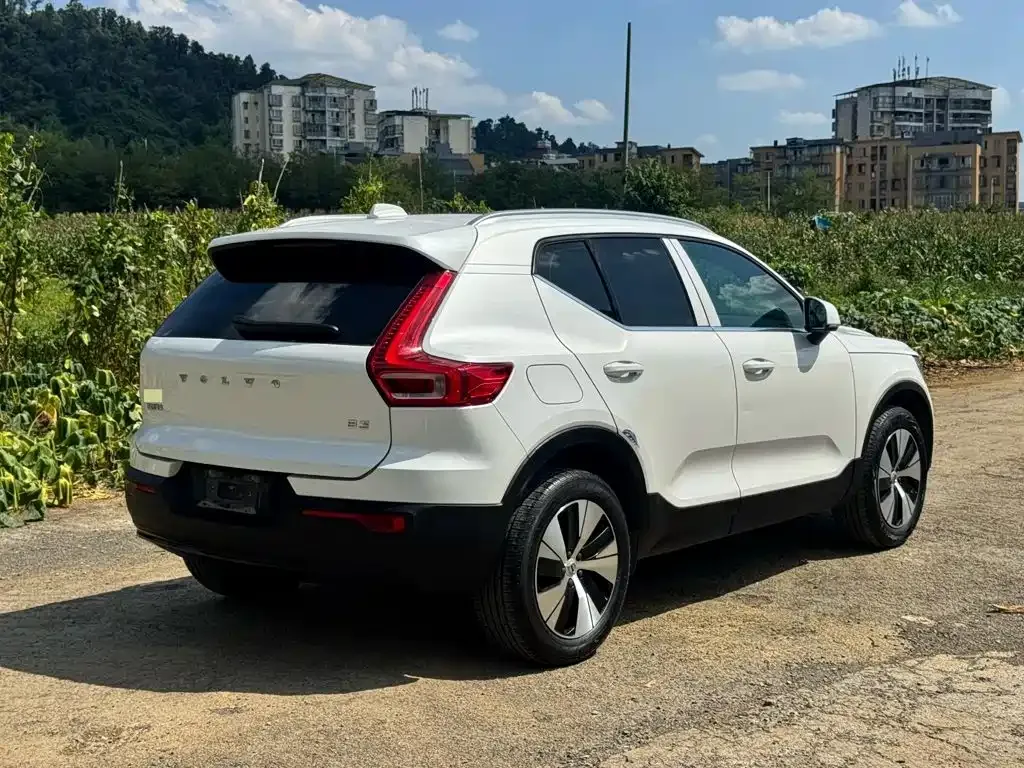 Volvo XC40 — фото 6