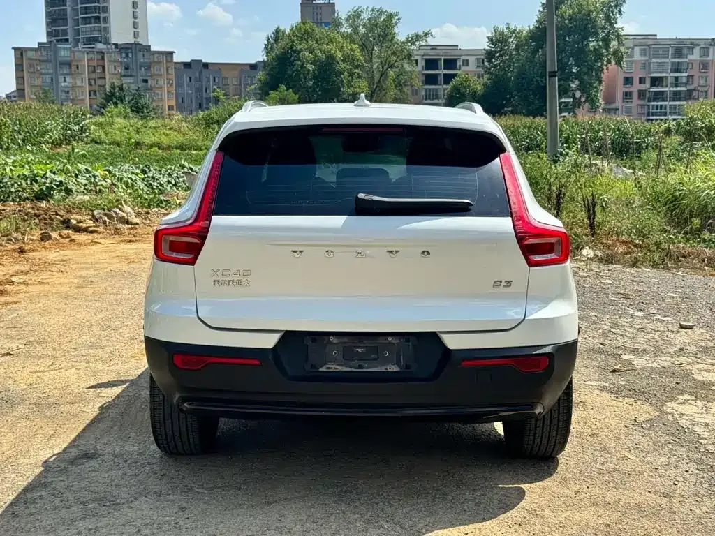 Volvo XC40 — фото 9