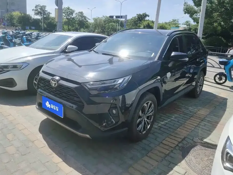Toyota RAV4 — фото 1