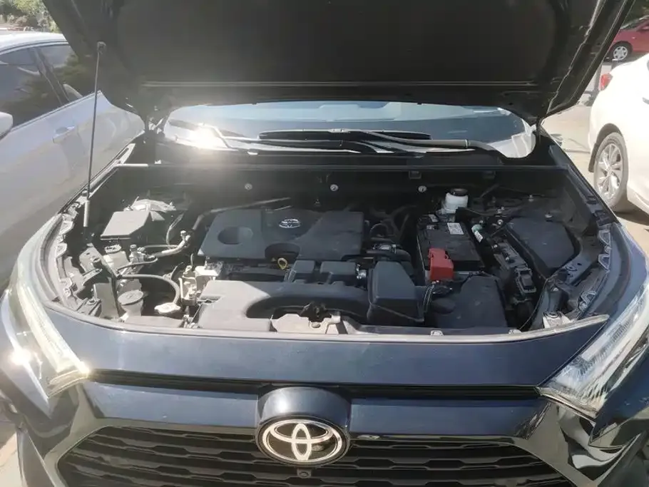 Toyota RAV4 — фото 8