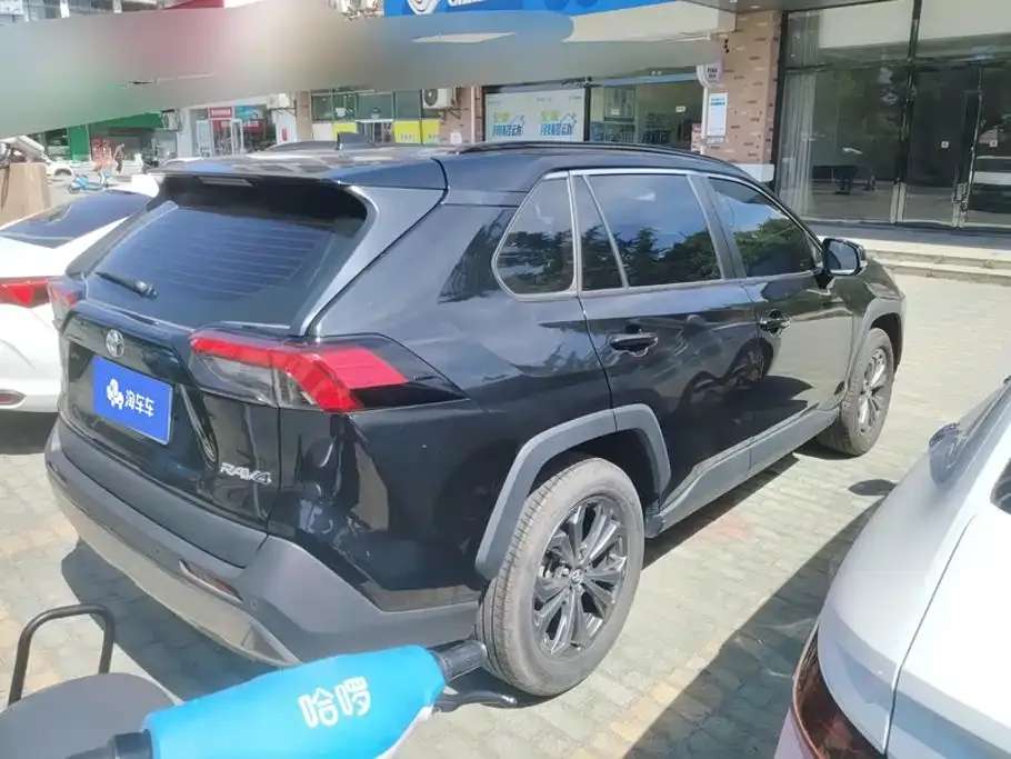 Toyota RAV4 — фото 10