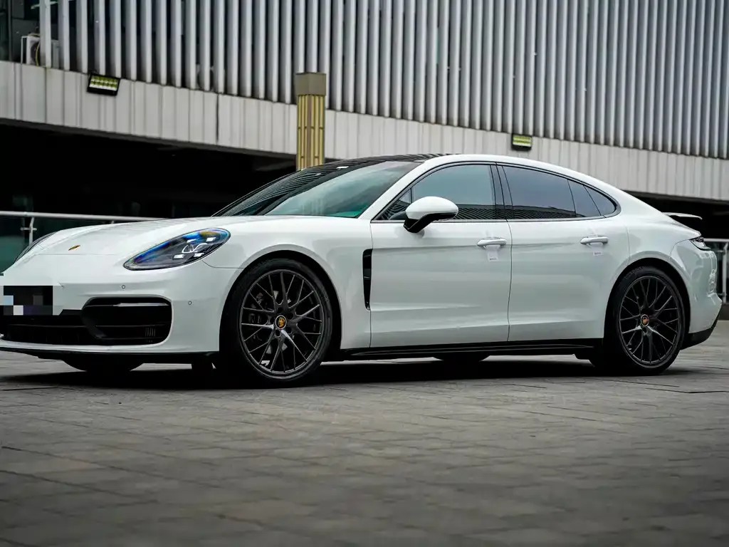 Porsche Panamera — фото 1