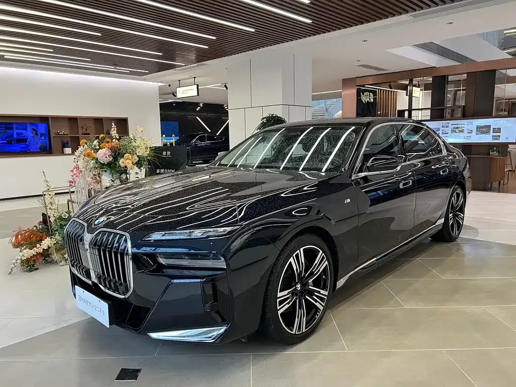 BMW 7 Series — фото 1