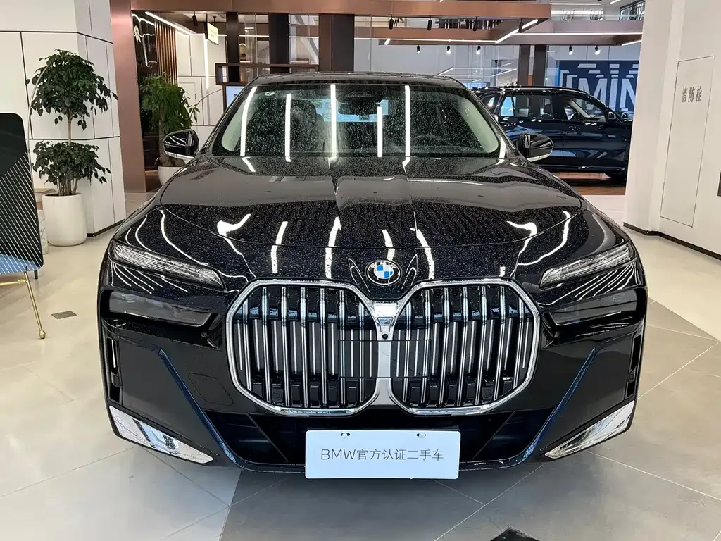 BMW 7 Series — фото 10