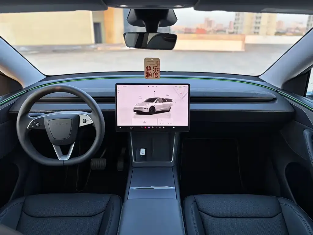 Tesla Model Y — фото 8