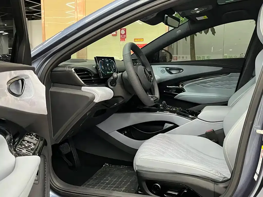 BYD Seal — фото 8