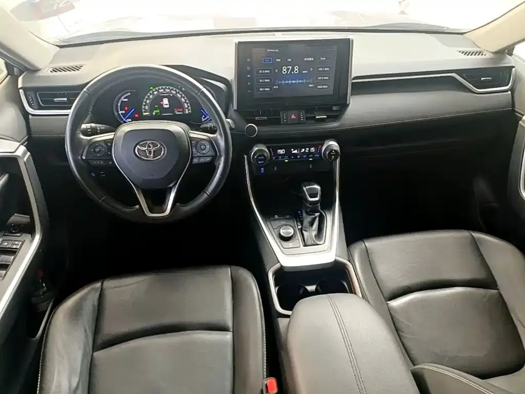 Toyota RAV4 — фото 8