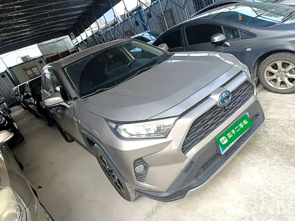 Toyota RAV4 — фото 9