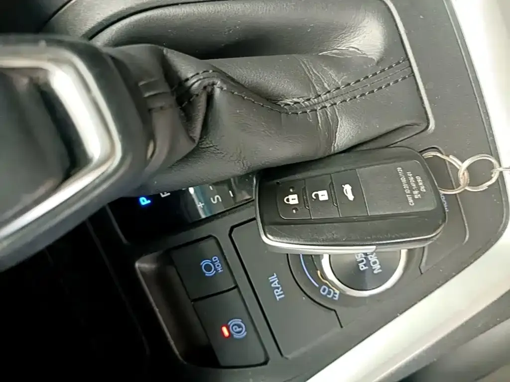 Toyota RAV4 — фото 3