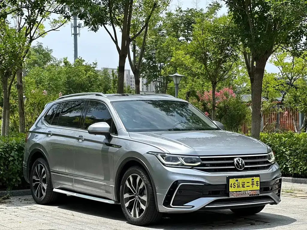 Volkswagen Tiguan L — фото 10