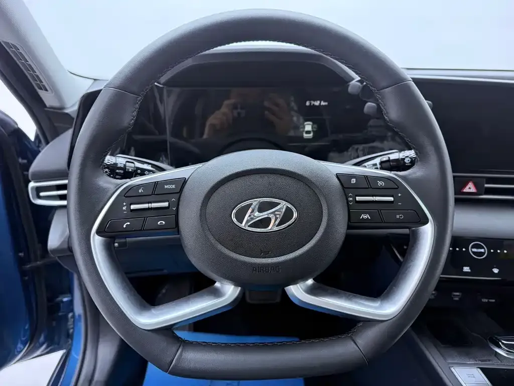 Hyundai Elantra — фото 8