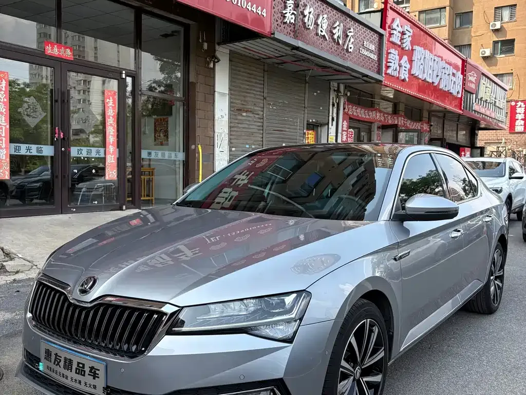 Skoda Superb — фото 1