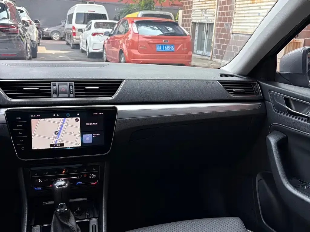 Skoda Superb — фото 3