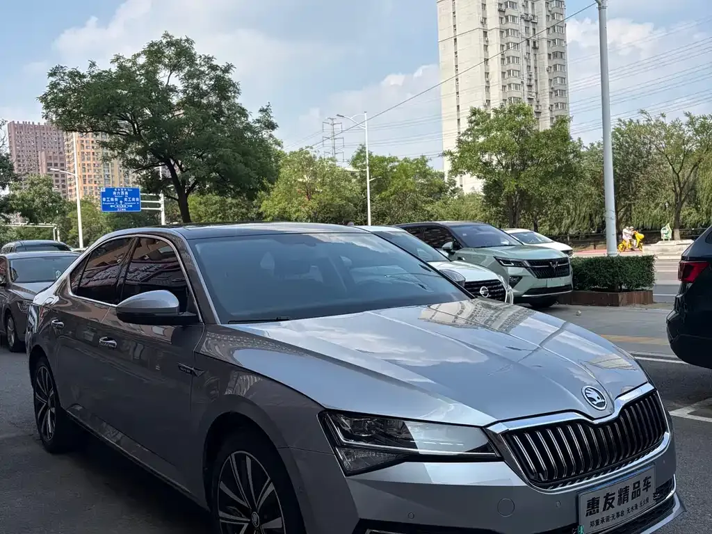 Skoda Superb — фото 7