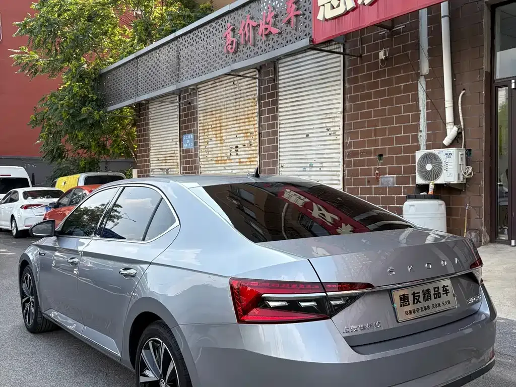 Skoda Superb — фото 4