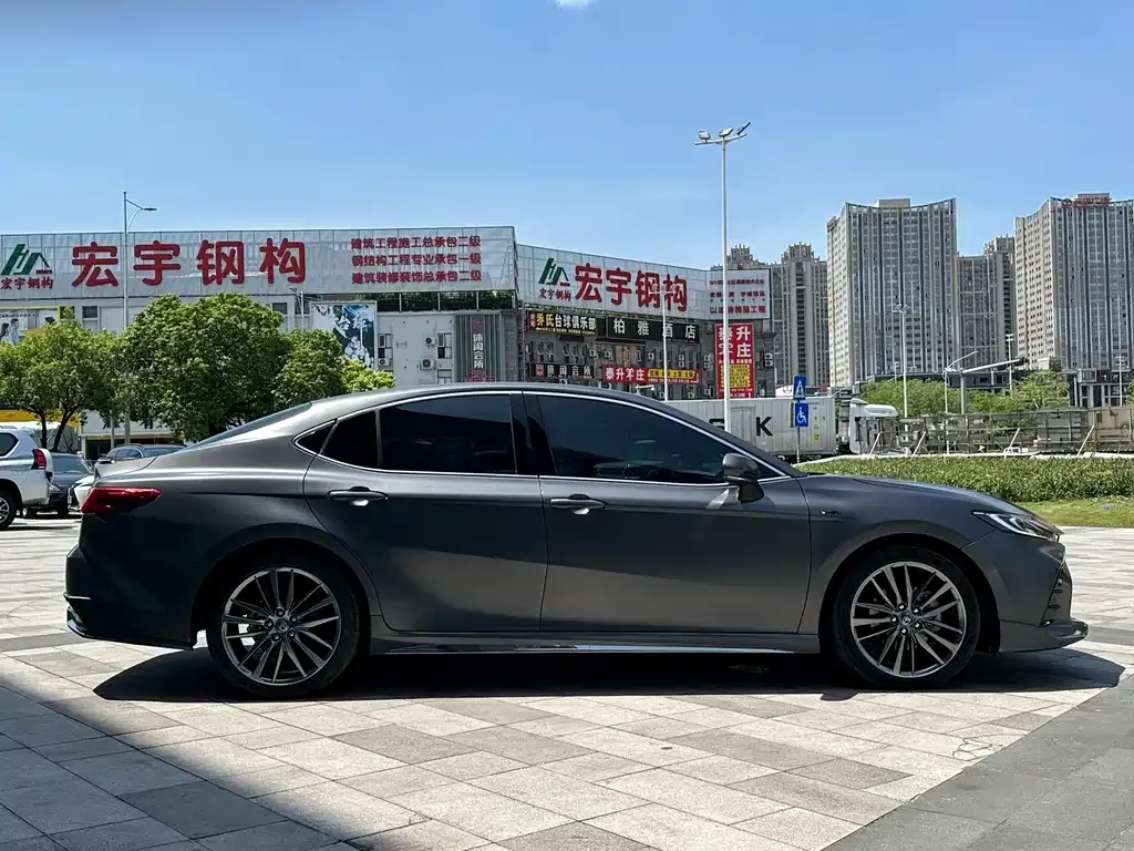 Toyota Camry — фото 8